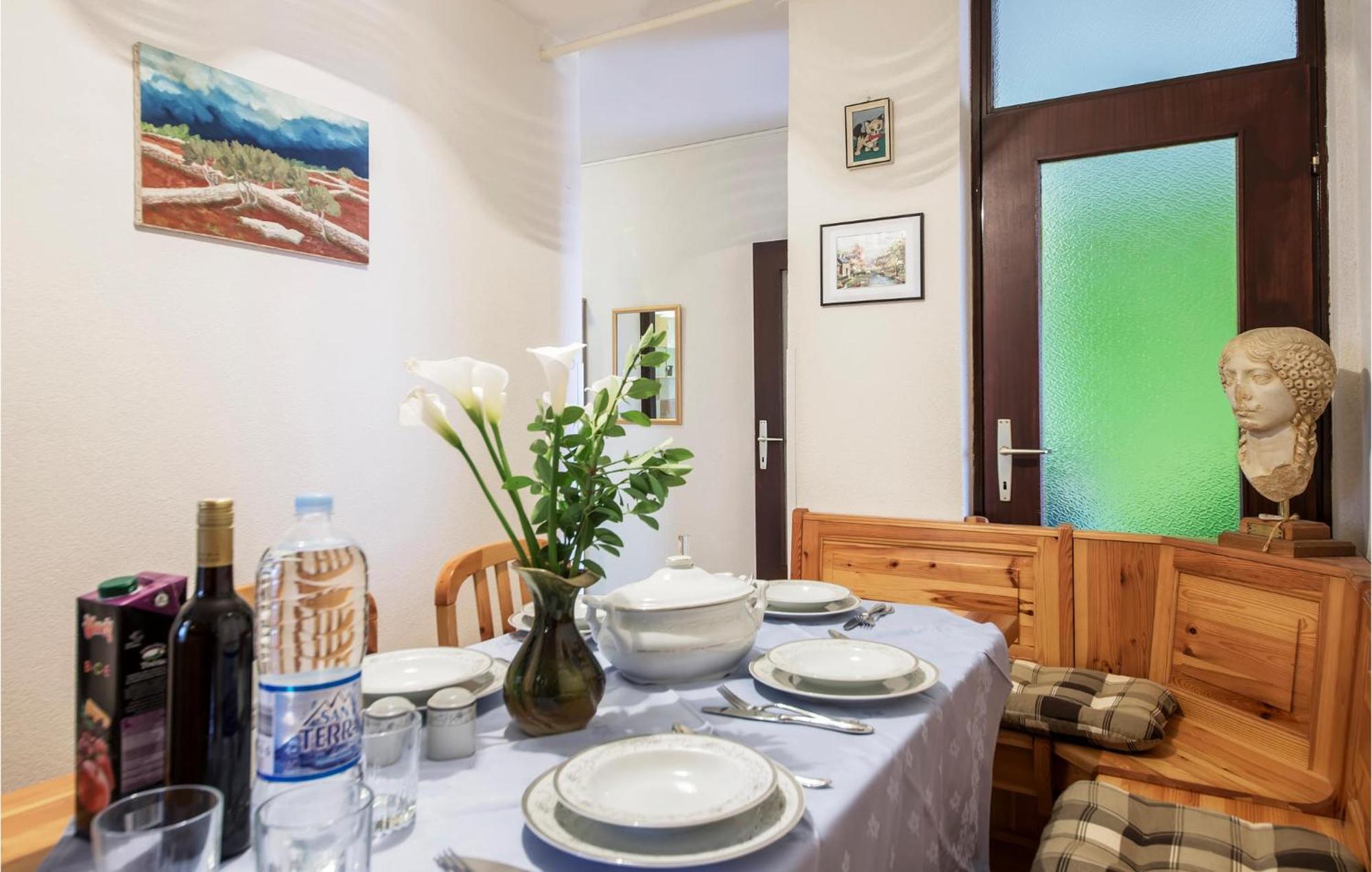Gorgeous Apartment In Pula With House Sea View Exterior photo