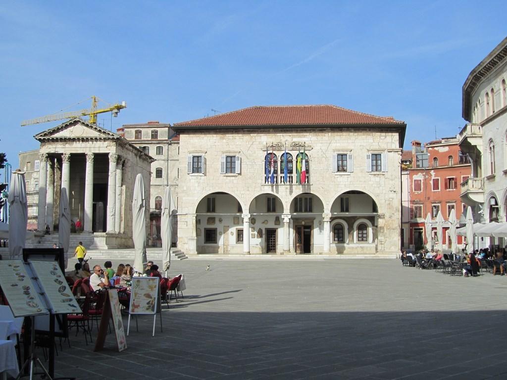 Gorgeous Apartment In Pula With House Sea View Room photo