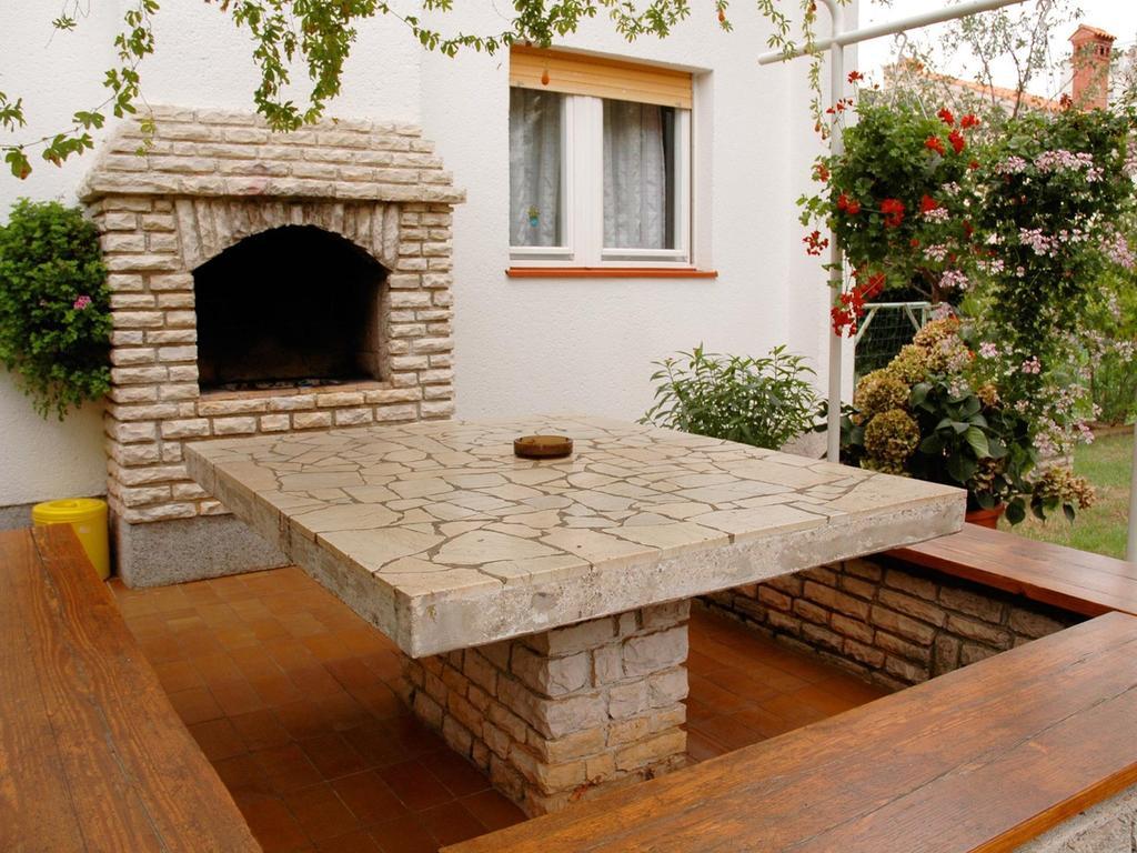 Gorgeous Apartment In Pula With House Sea View Exterior photo