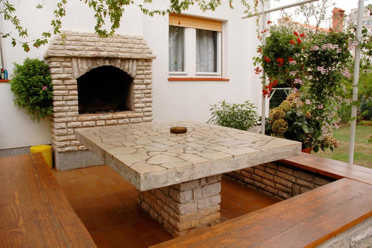 Gorgeous Apartment In Pula With House Sea View Exterior photo