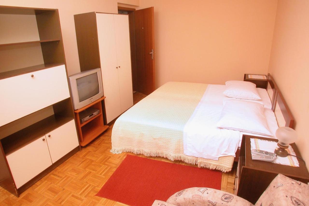 Gorgeous Apartment In Pula With House Sea View Exterior photo